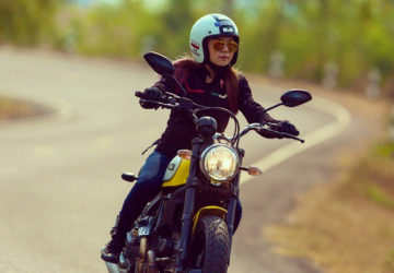 A Singaporean Biker Chick Rode to Mount Everest